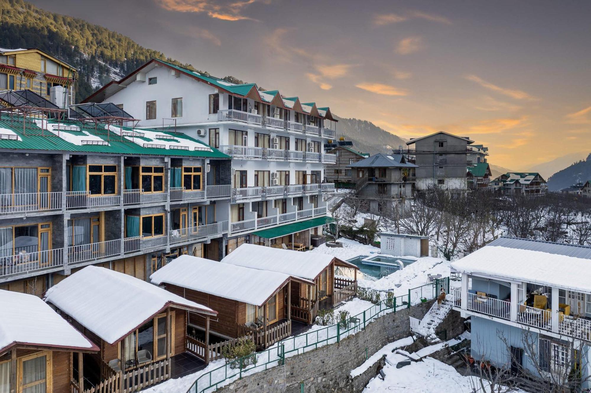 Отель Echor Himalayan Heights Luxe Manali Экстерьер фото