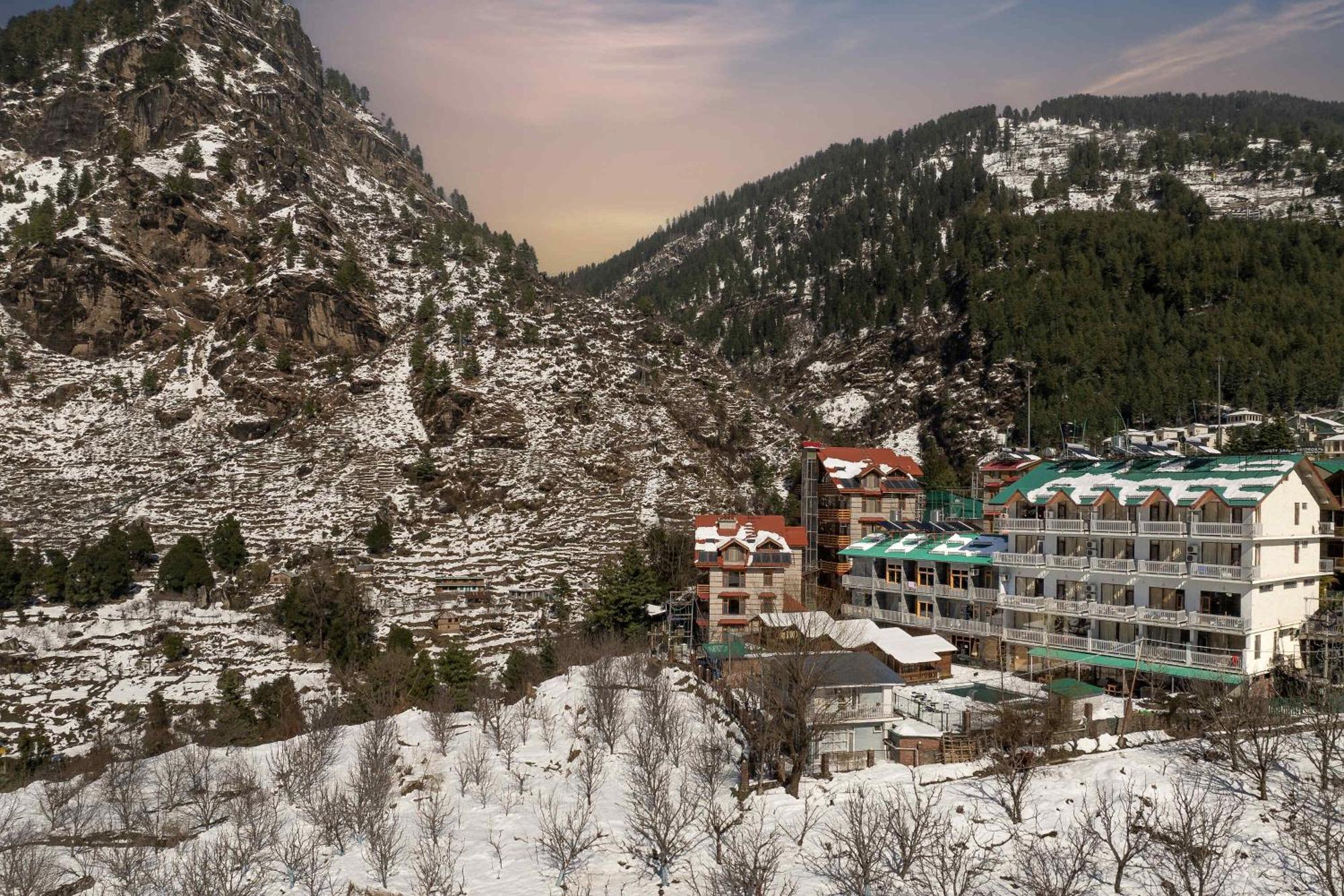 Отель Echor Himalayan Heights Luxe Manali Экстерьер фото